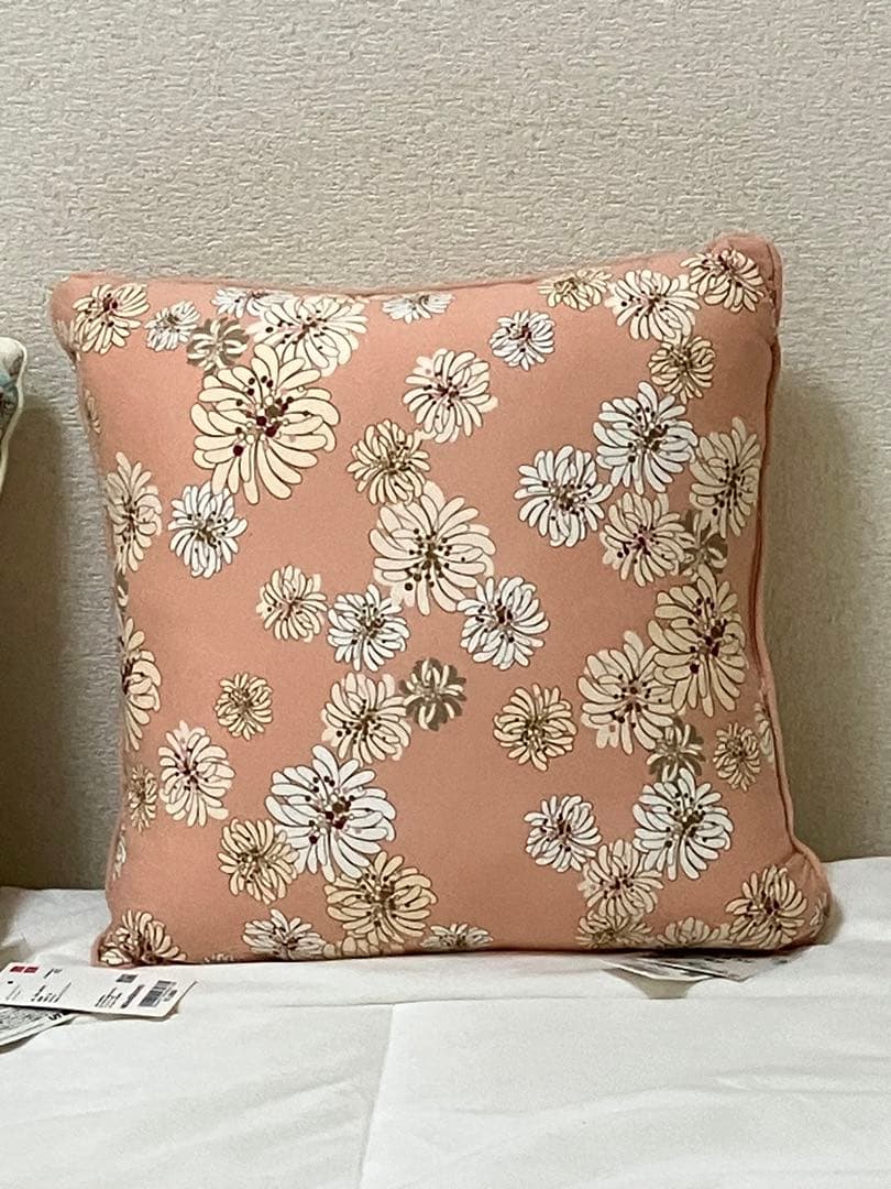 新品未使用　PAUL &JOE ポール&ジョー✖️UNIQLO コラボ　クッション