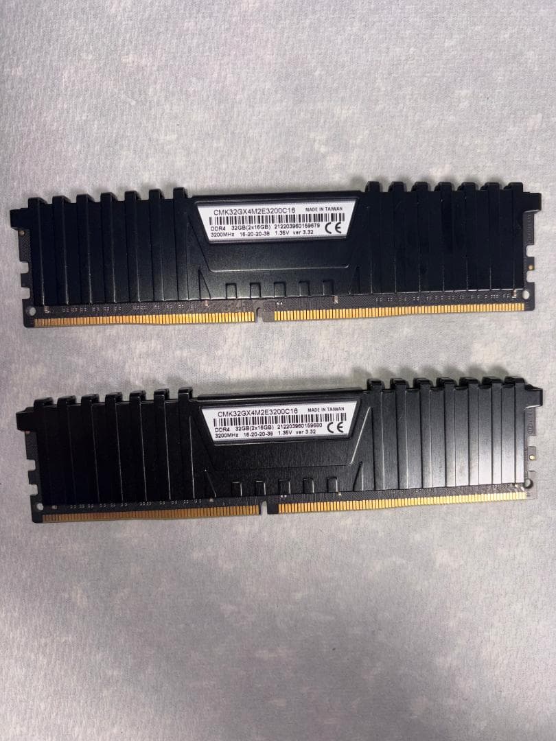 デスクトップPC用メモリ　CORSAIR DDR4-32GB [16GB×2枚]