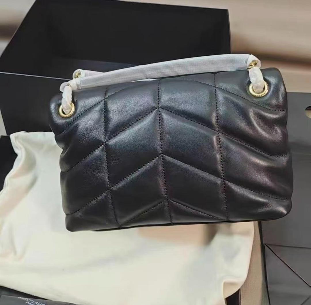 ブラックレザー ショルダーバッグ