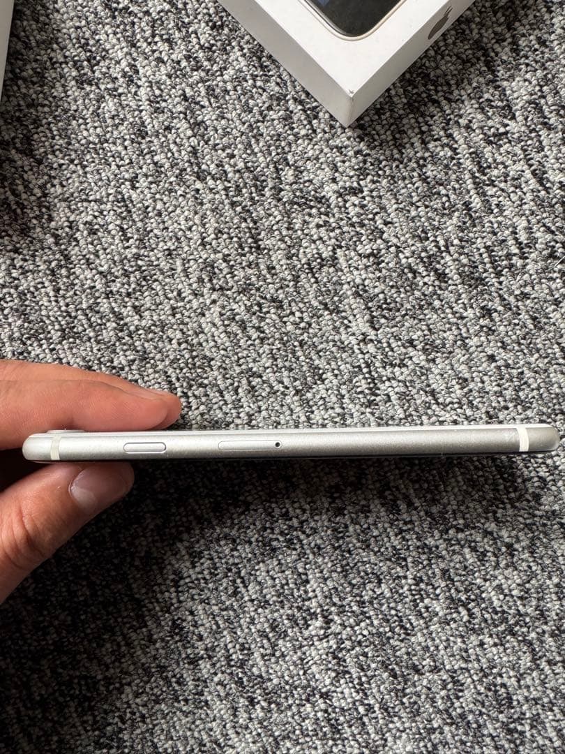 スマートフォン本体 Apple iPhone SE 2 Gen 128GB