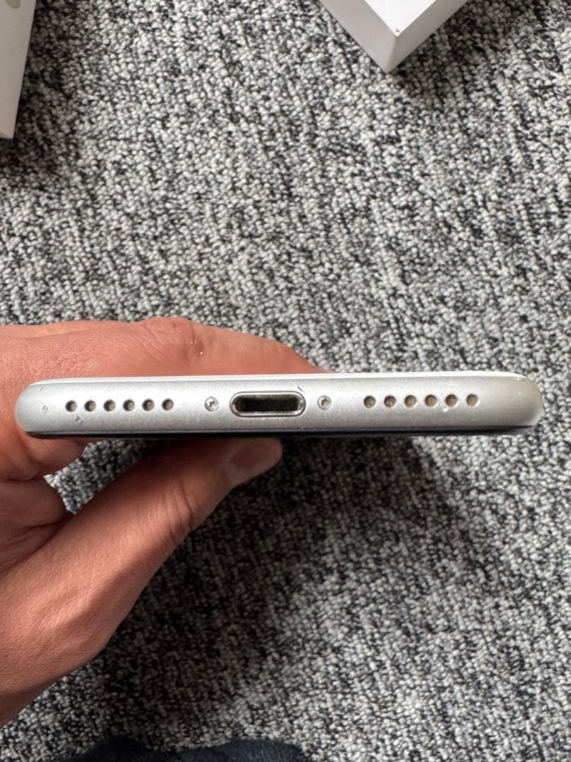 スマートフォン本体 Apple iPhone SE 2 Gen 128GB