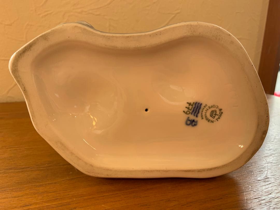 MN0549★  子牛と少女 置物