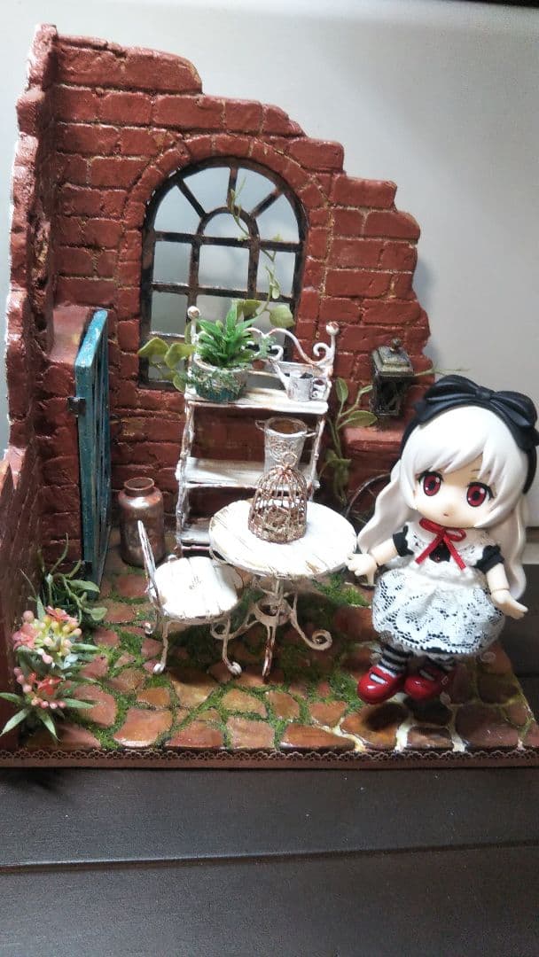 ドールハウス 1/12 廃墟風 アイアンシャビーなお庭 (ハウス＋家具セット)