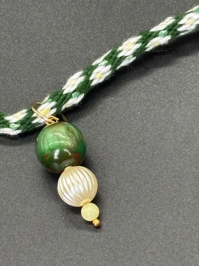 緑と白の編み紐チョーカー