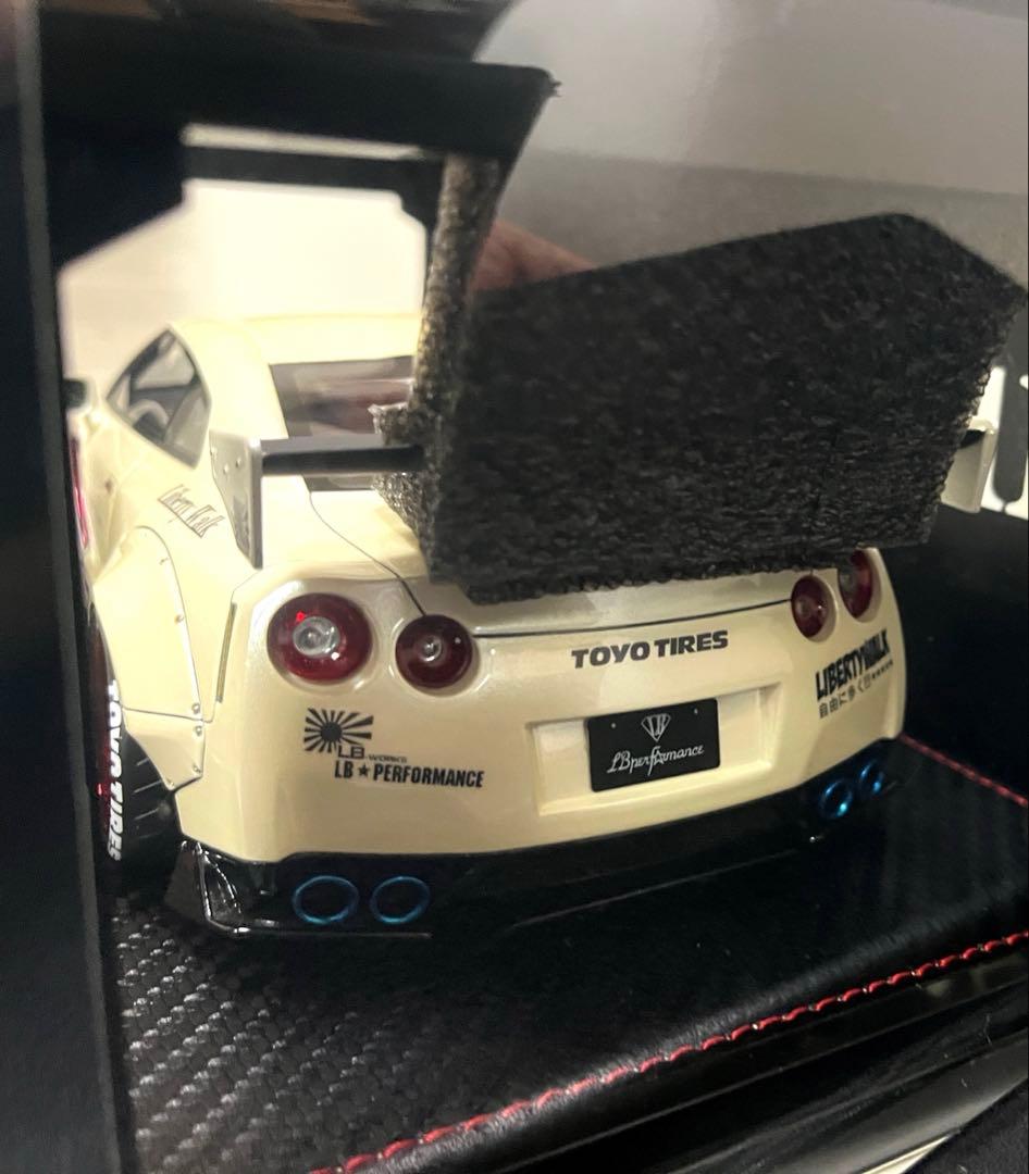イグニッションモデル ミニカー1/18 リバティーウォーク GTR ホワイト