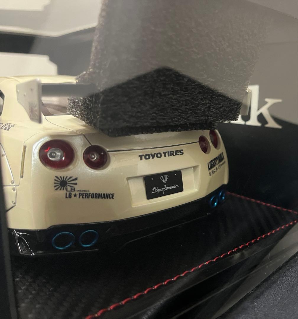 イグニッションモデル ミニカー1/18 リバティーウォーク GTR ホワイト