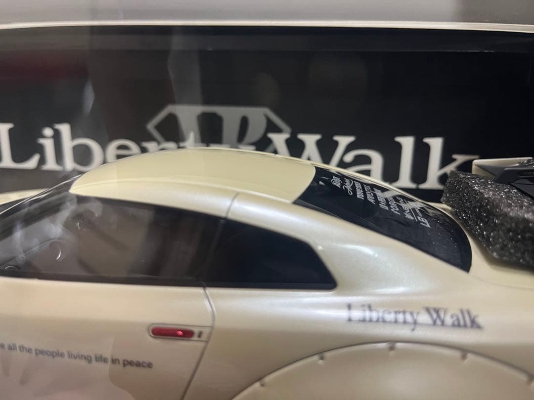 イグニッションモデル ミニカー1/18 リバティーウォーク GTR ホワイト