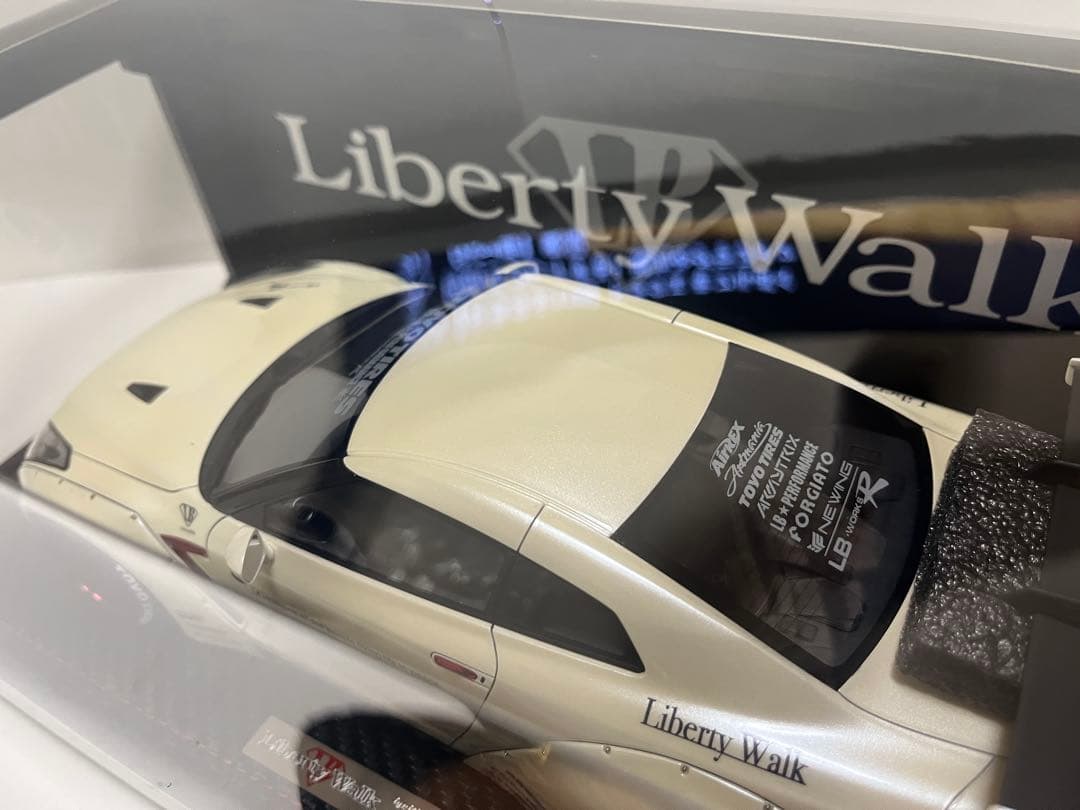 イグニッションモデル ミニカー1/18 リバティーウォーク GTR ホワイト