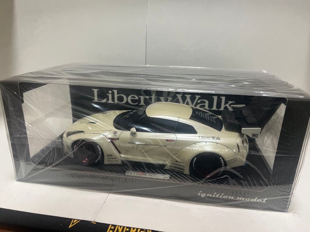 イグニッションモデル ミニカー1/18 リバティーウォーク GTR ホワイト
