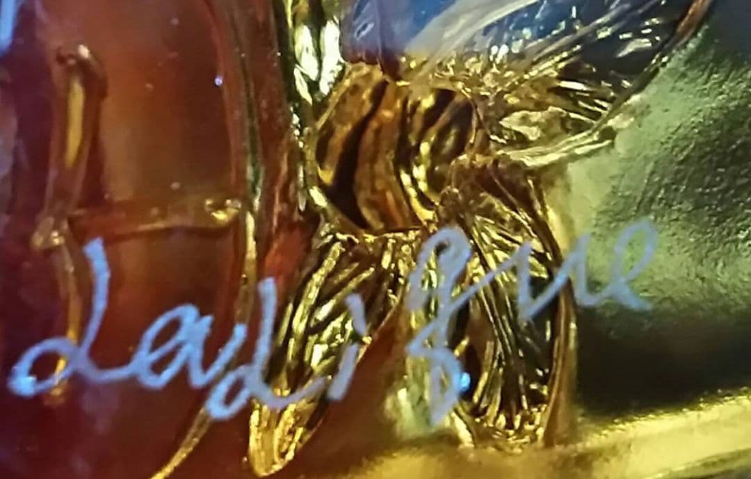 『猫と薔薇の花と靴』琥珀アンバー色 ガラス 置物 ペーパーウエイト オブジェ