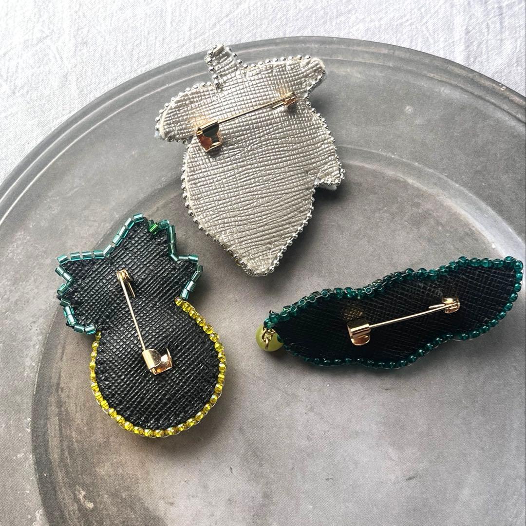 たら福福まねき犬 レモン 枝豆 ビーズ刺繍ブローチ ハンドメイド