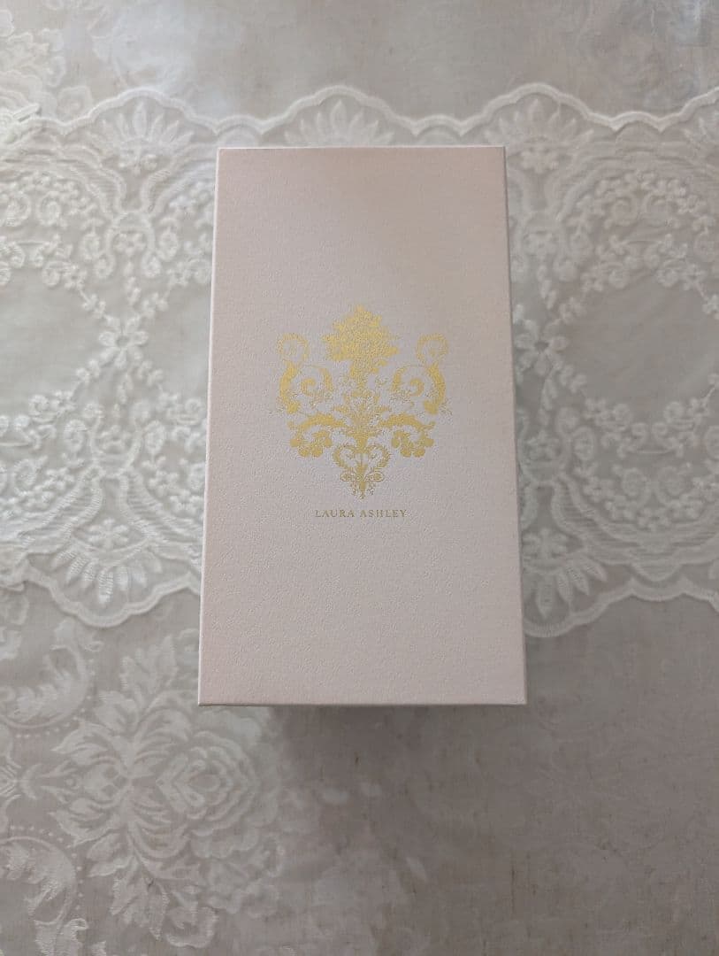 ローラアシュレイ　クリスタル花瓶 エッチング装飾