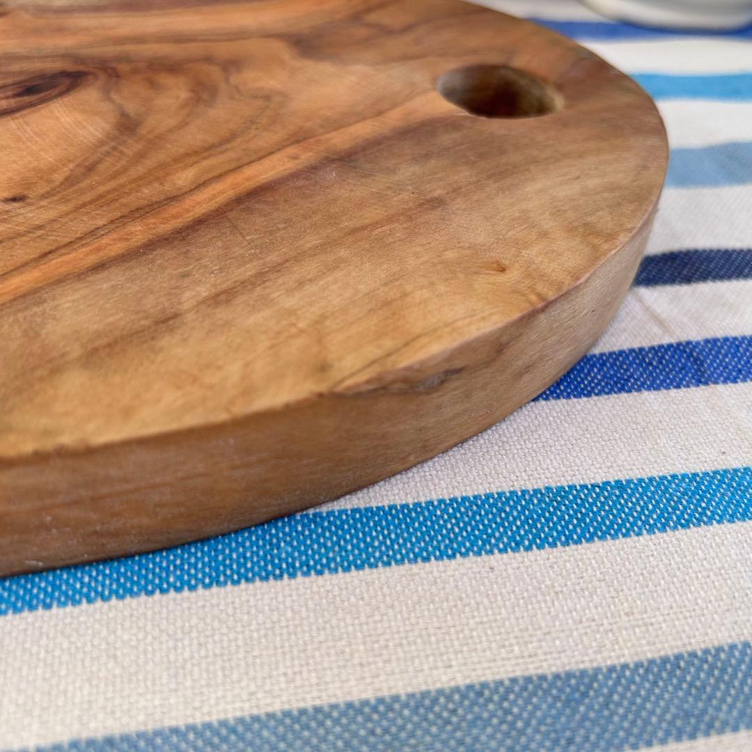 オリーブの木　フリーカット　しっかりと厚みのあるボード　約26cm