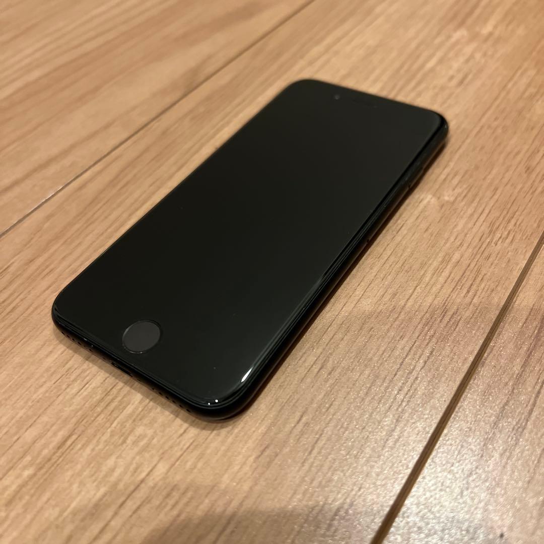 13 Apple iPhone SE（第2世代）ブラック