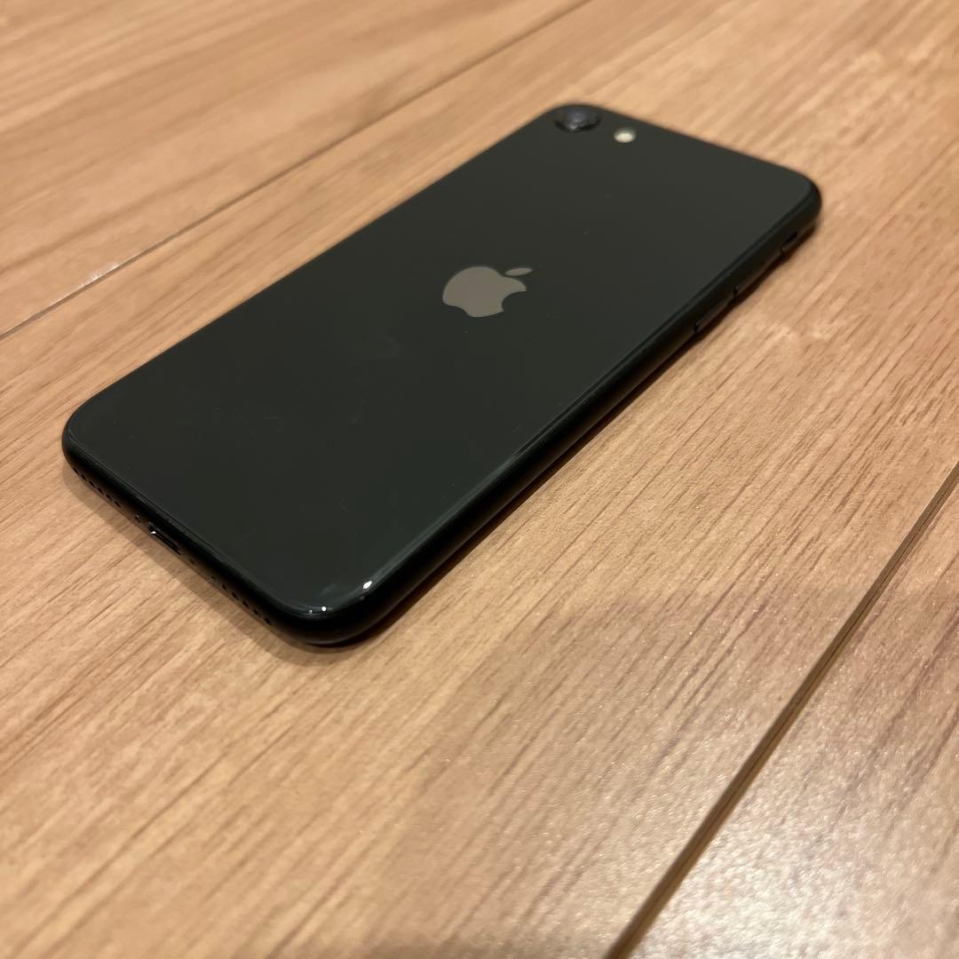 13 Apple iPhone SE（第2世代）ブラック