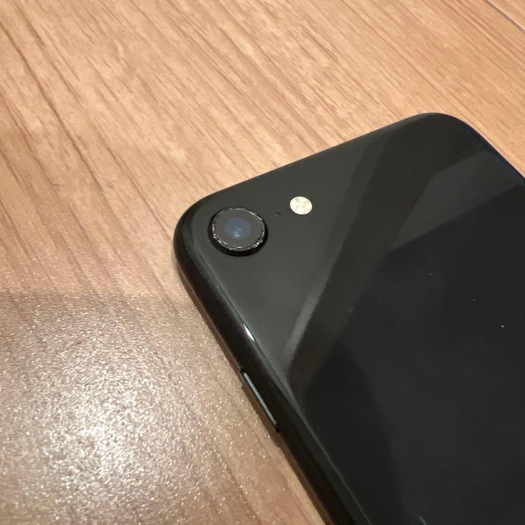 13 Apple iPhone SE（第2世代）ブラック