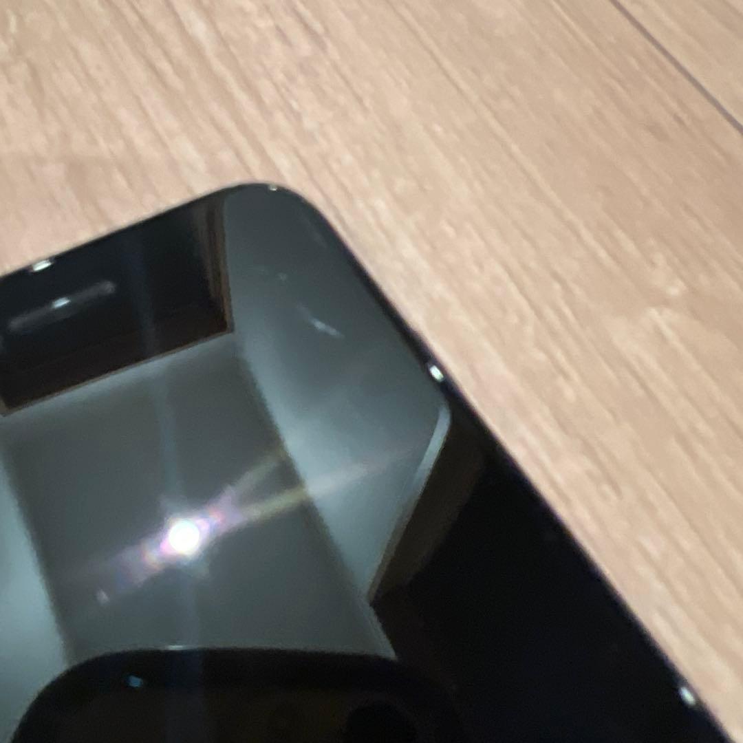 13 Apple iPhone SE（第2世代）ブラック