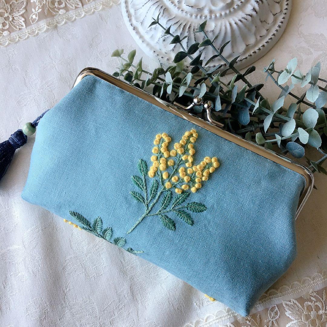 ミモザのがま口ポーチ　手刺繍　ウール刺繍　ハンドメイド