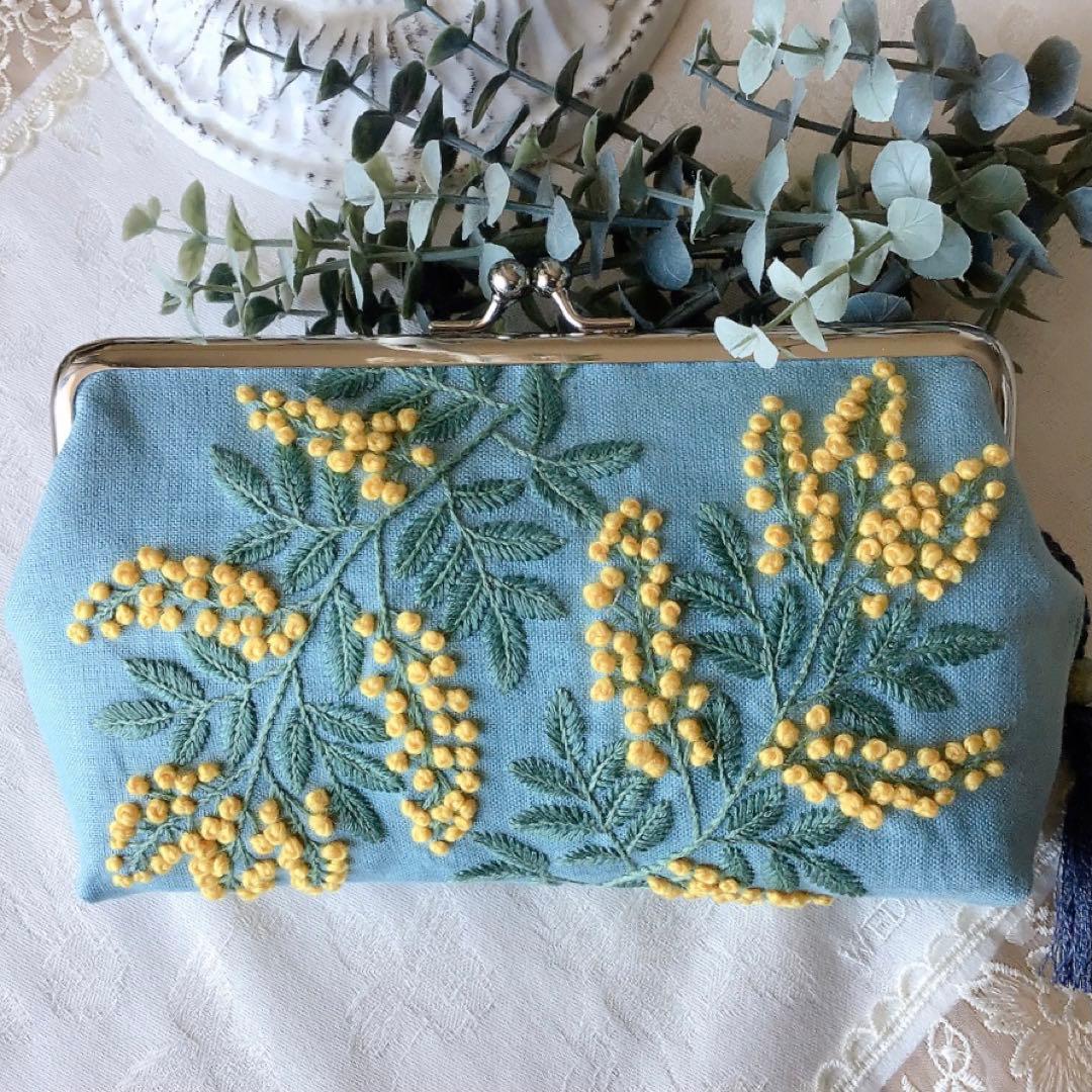 ミモザのがま口ポーチ　手刺繍　ウール刺繍　ハンドメイド