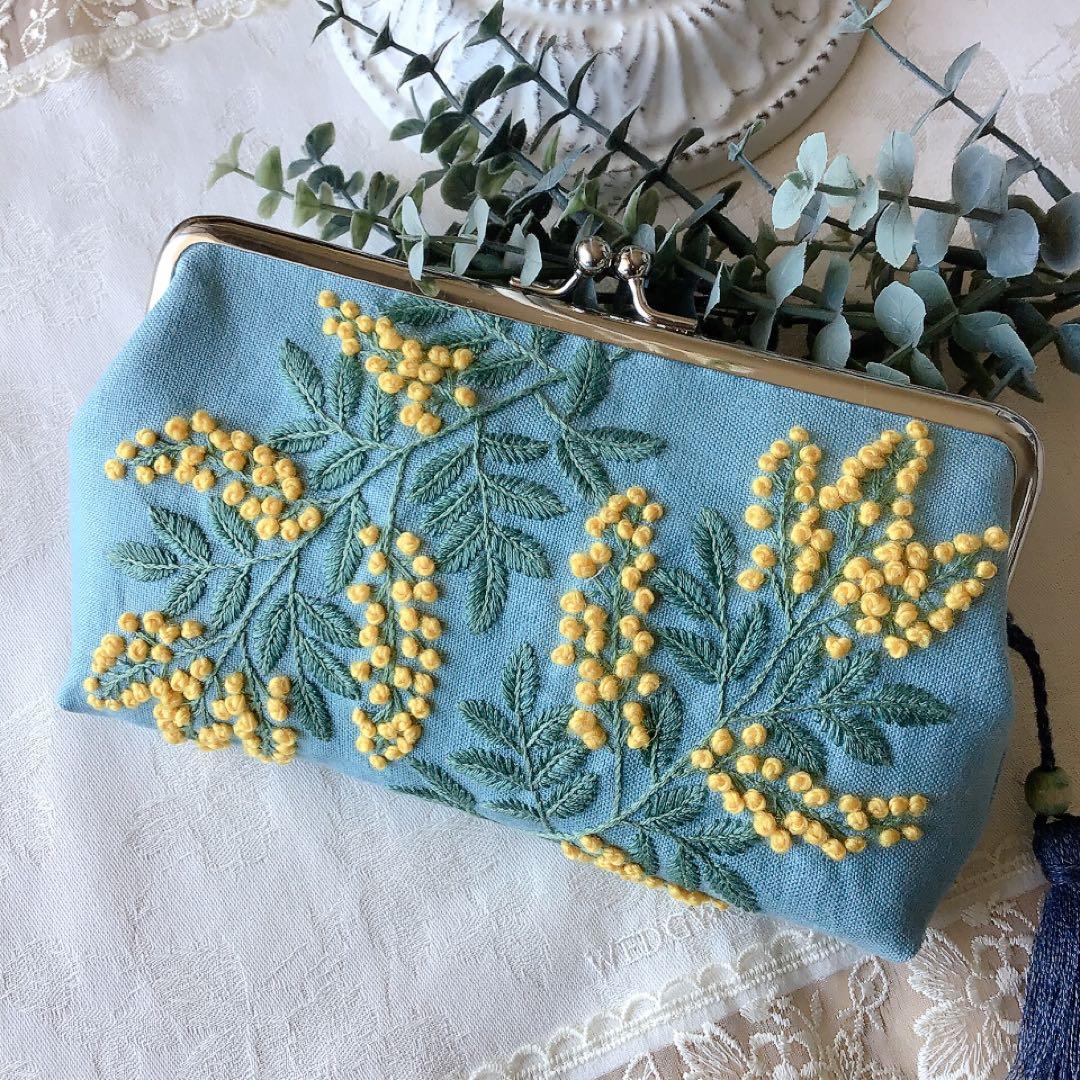 ミモザのがま口ポーチ　手刺繍　ウール刺繍　ハンドメイド