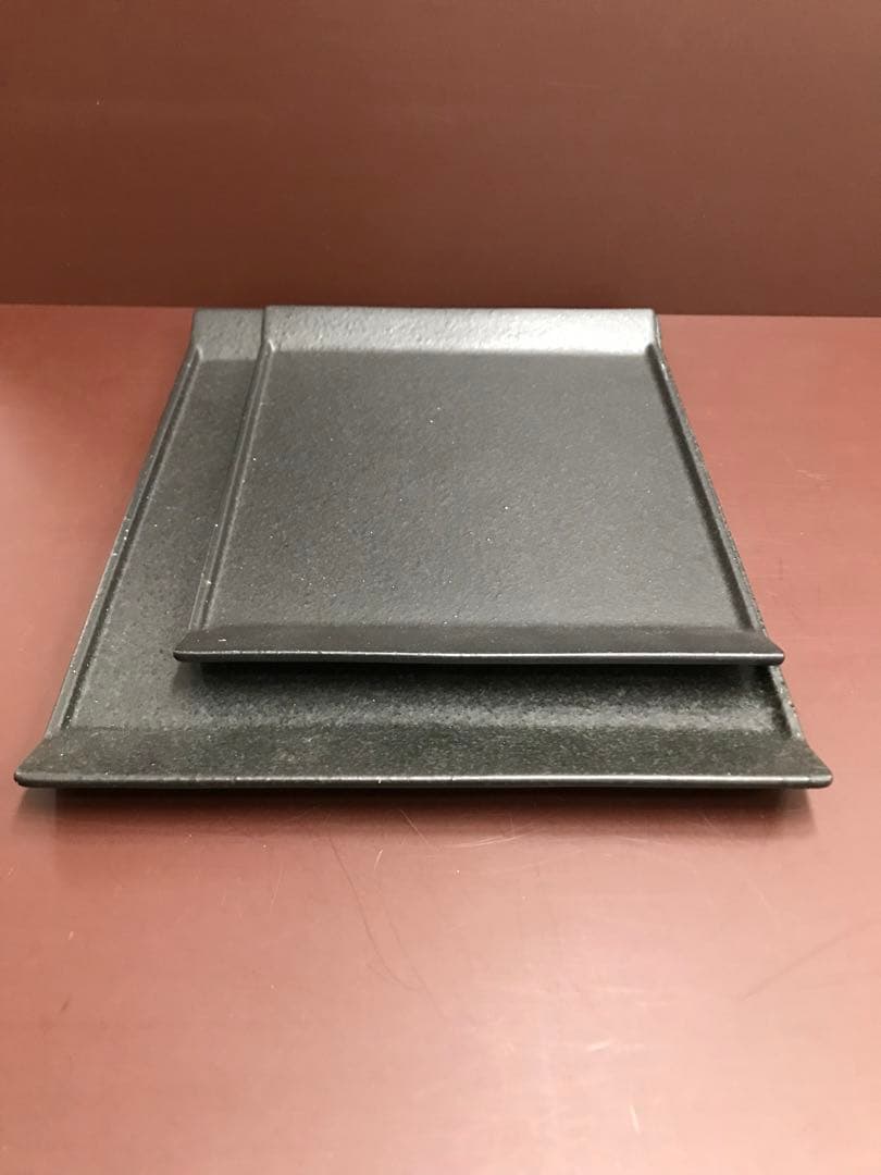 陶器製 黒檀プレート２種類