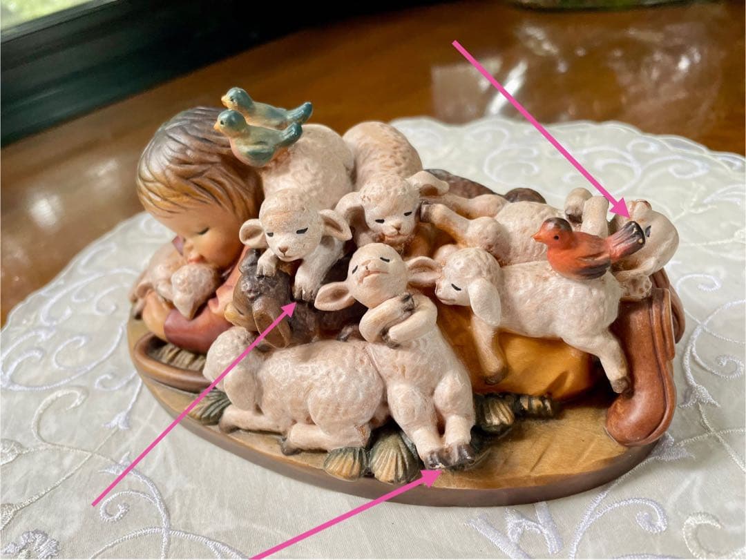 アンリ人形　Shepherd lying with lambs nativity