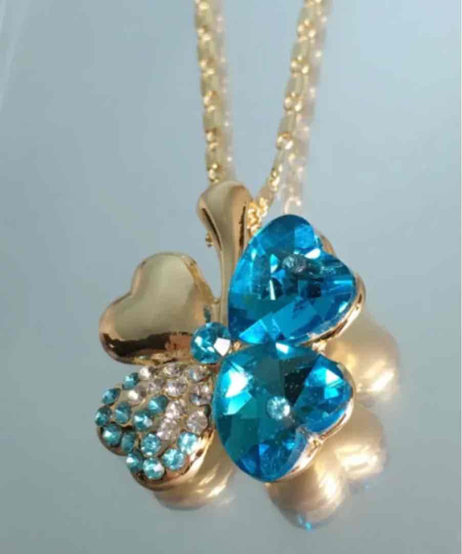 【ギフト推奨】スワロフスキー❤️18kg クローバーネックレス ブルー×ゴールド