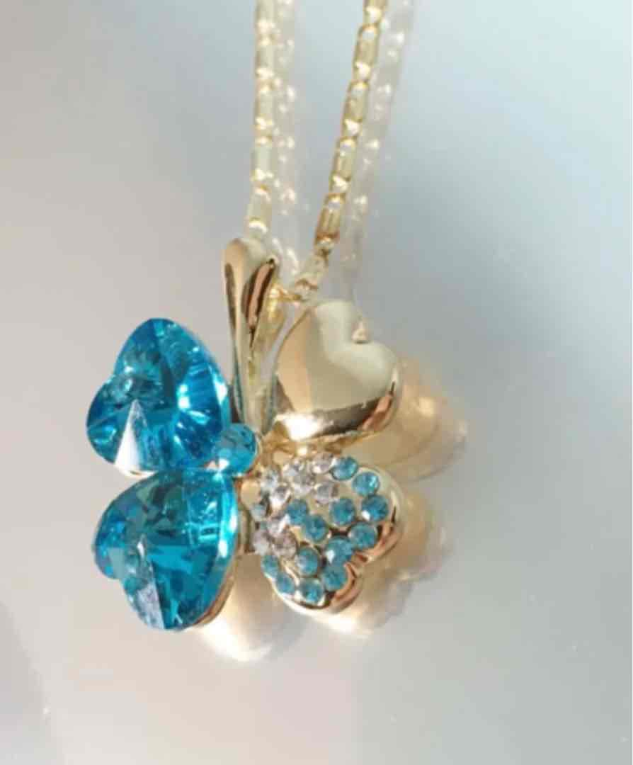 【ギフト推奨】スワロフスキー❤️18kg クローバーネックレス ブルー×ゴールド