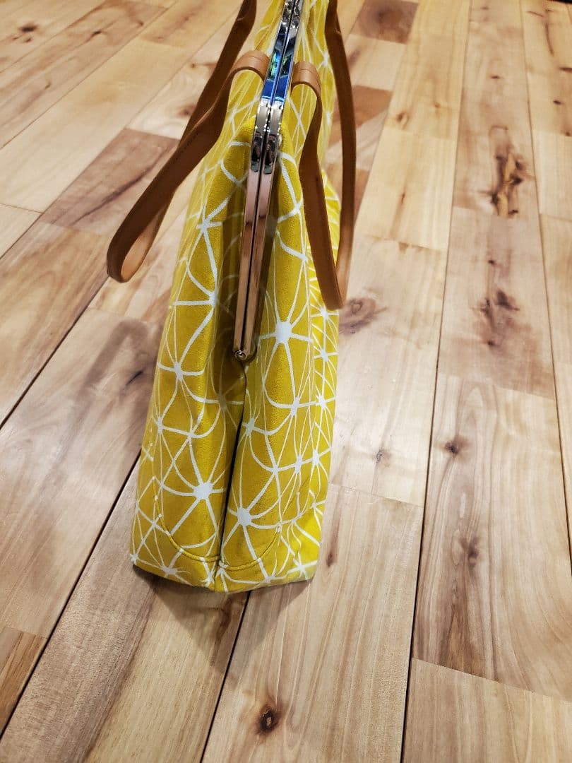 模様の黄色ボストンバッグ　　　　　　　　ハンドメイド がま口　大きめ