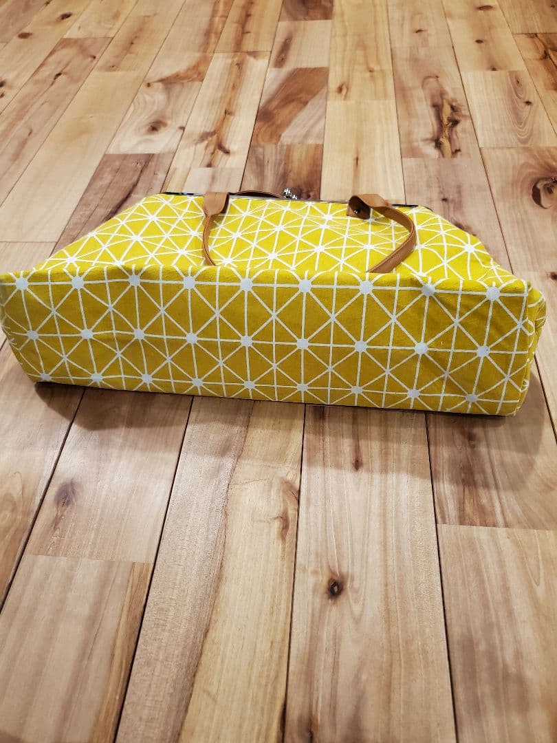 模様の黄色ボストンバッグ　　　　　　　　ハンドメイド がま口　大きめ