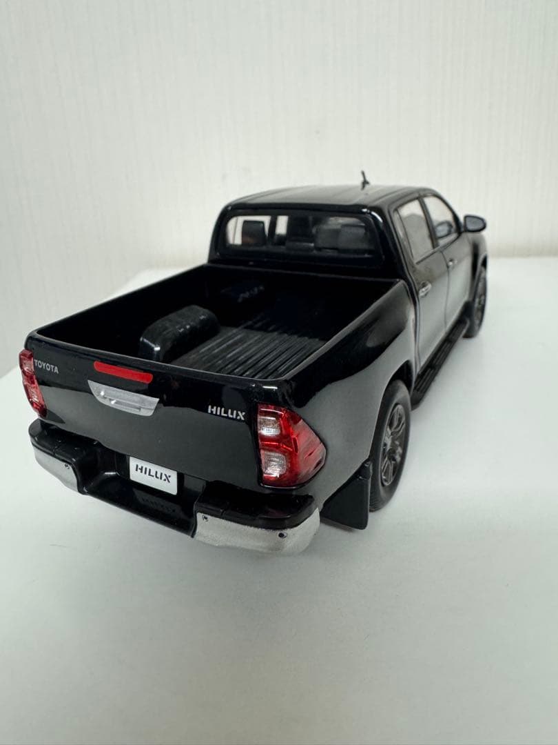 トヨタ　HILUX ハイラックス　カラーサンプル