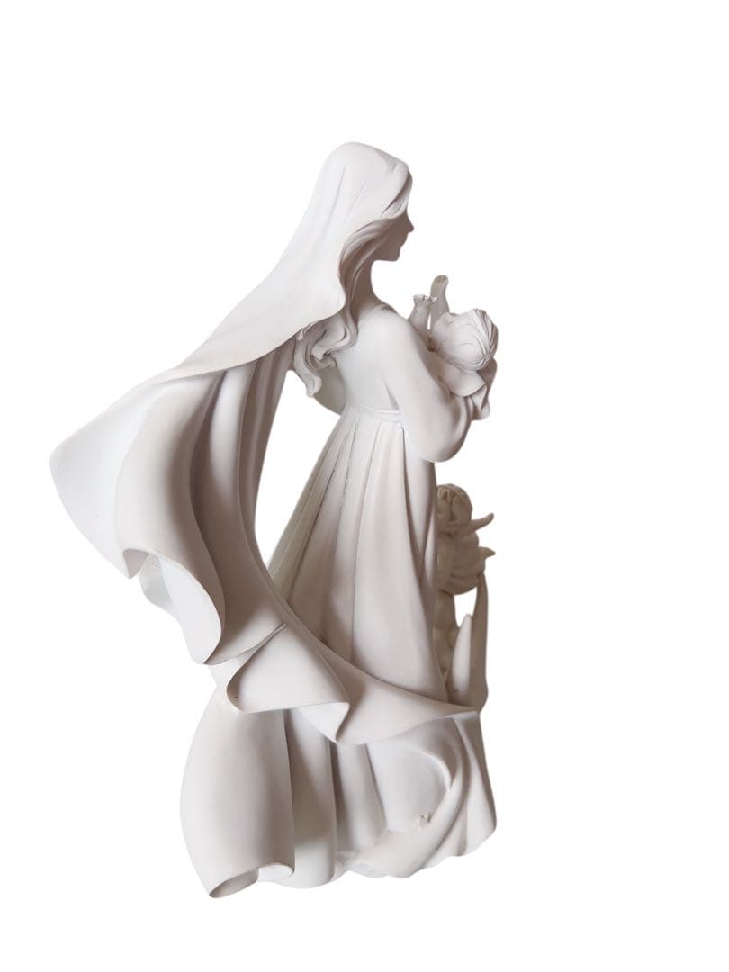 聖母マリアとイエスと天使の置物