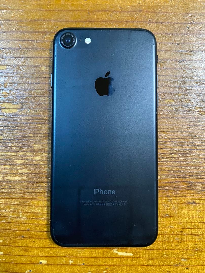 iPhone 7 Black 128GB SIMフリー