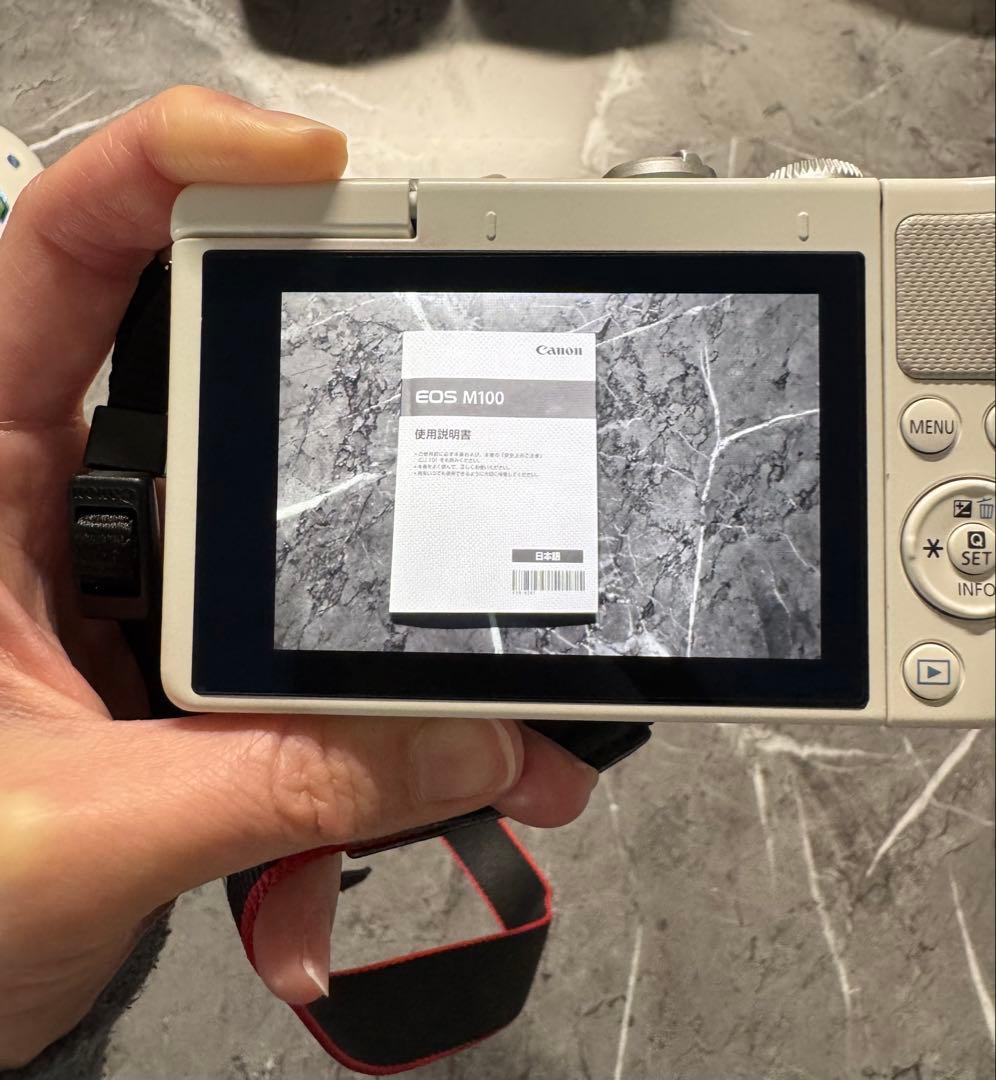 Canon キャノン EOS M100 ホワイト 箱無し　美品