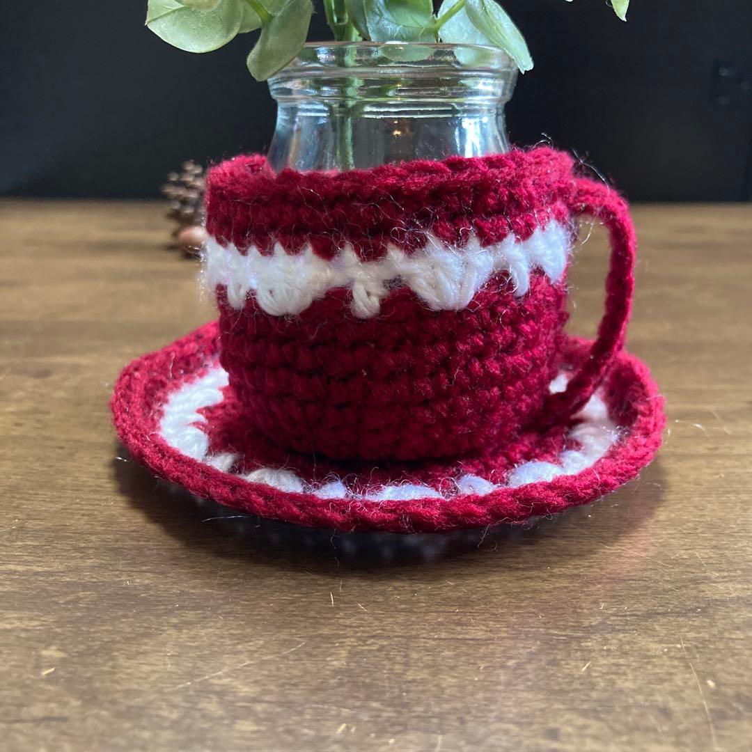 ティーカップ&ソーサー　赤　ハンドメイド　アクリルたわし エコたわし　小物入れ