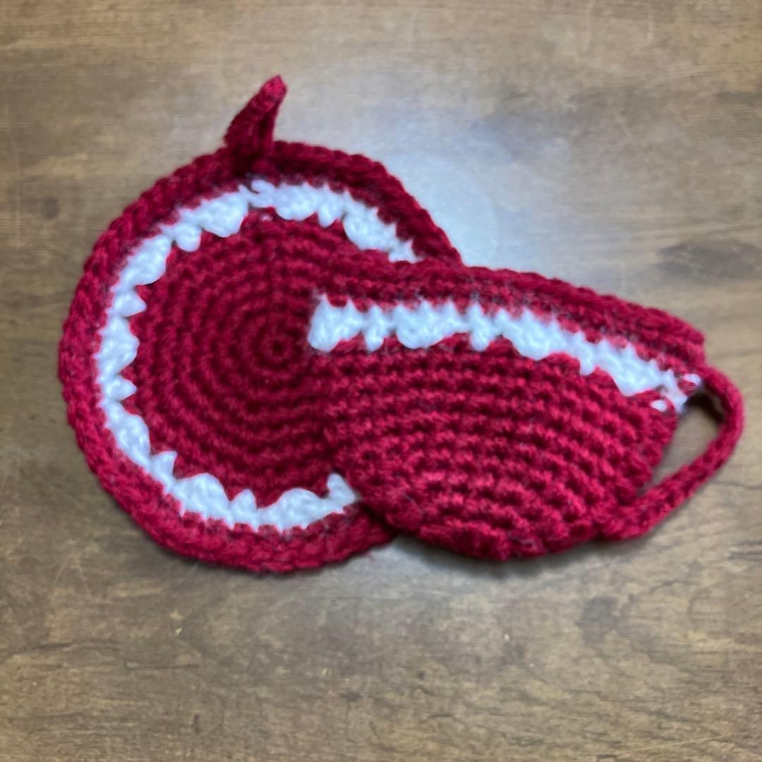 ティーカップ&ソーサー　赤　ハンドメイド　アクリルたわし エコたわし　小物入れ