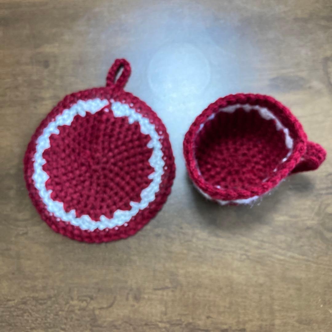 ティーカップ&ソーサー　赤　ハンドメイド　アクリルたわし エコたわし　小物入れ