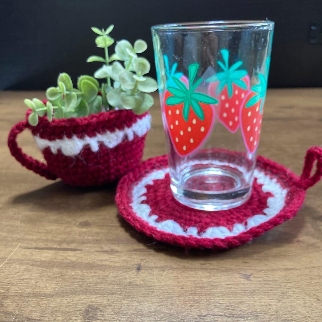 ティーカップ&ソーサー　赤　ハンドメイド　アクリルたわし エコたわし　小物入れ