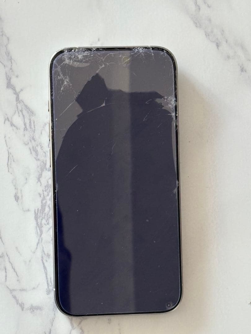 iPhone 15Pro ホワイト　ジャンク