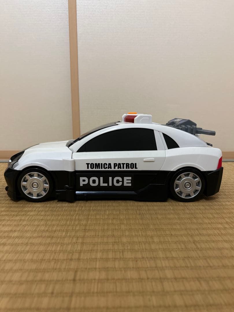 変形ファイヤーステーション、BIGファイヤーエンジン、デカパトロールカー