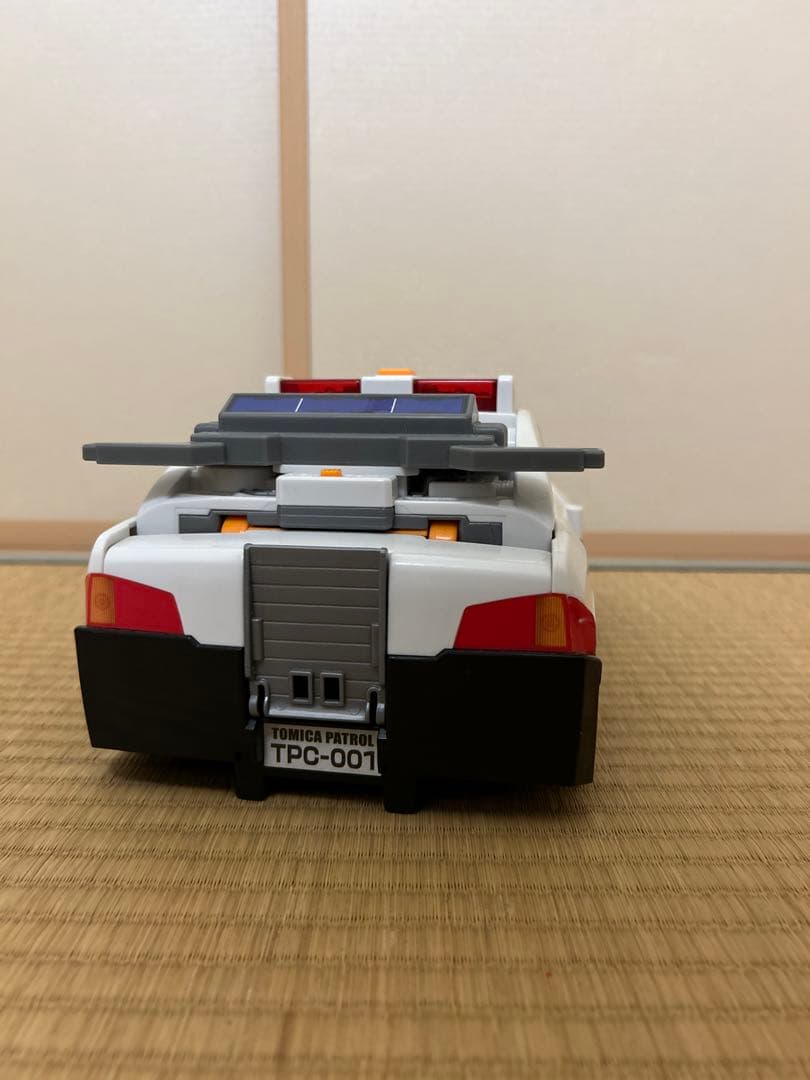 変形ファイヤーステーション、BIGファイヤーエンジン、デカパトロールカー