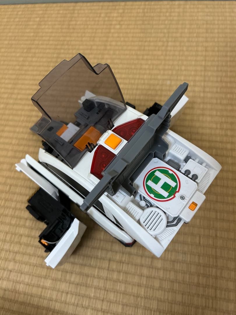 変形ファイヤーステーション、BIGファイヤーエンジン、デカパトロールカー