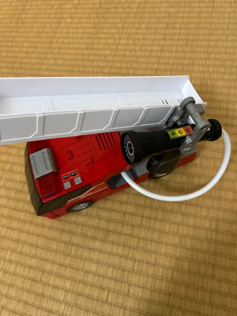 変形ファイヤーステーション、BIGファイヤーエンジン、デカパトロールカー