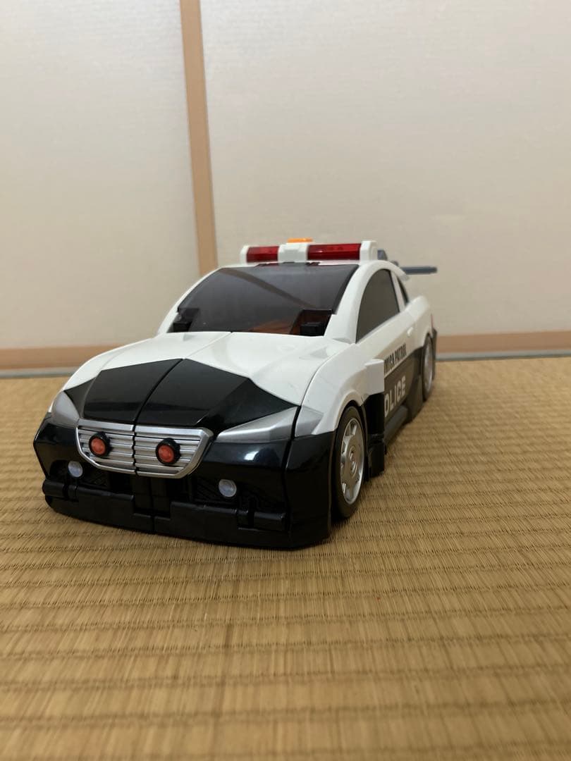 変形ファイヤーステーション、BIGファイヤーエンジン、デカパトロールカー