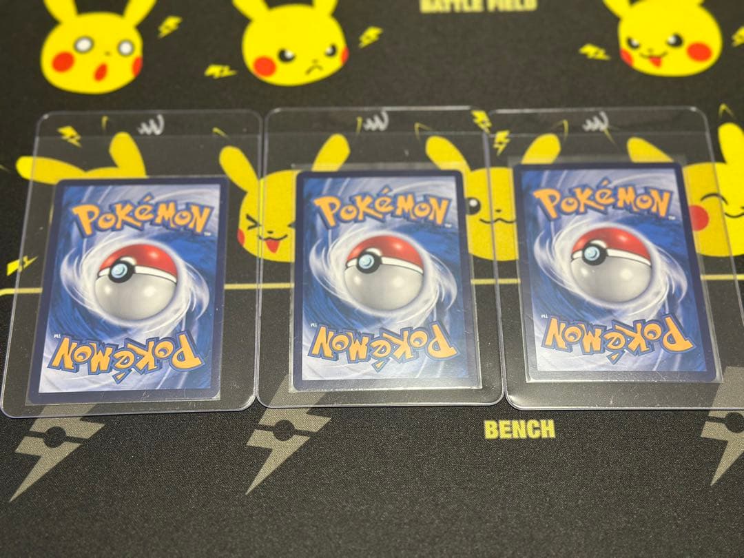 【話題沸騰中】バディックシャツを着たピカチュウ5枚セット　ミュウ他おまけ付