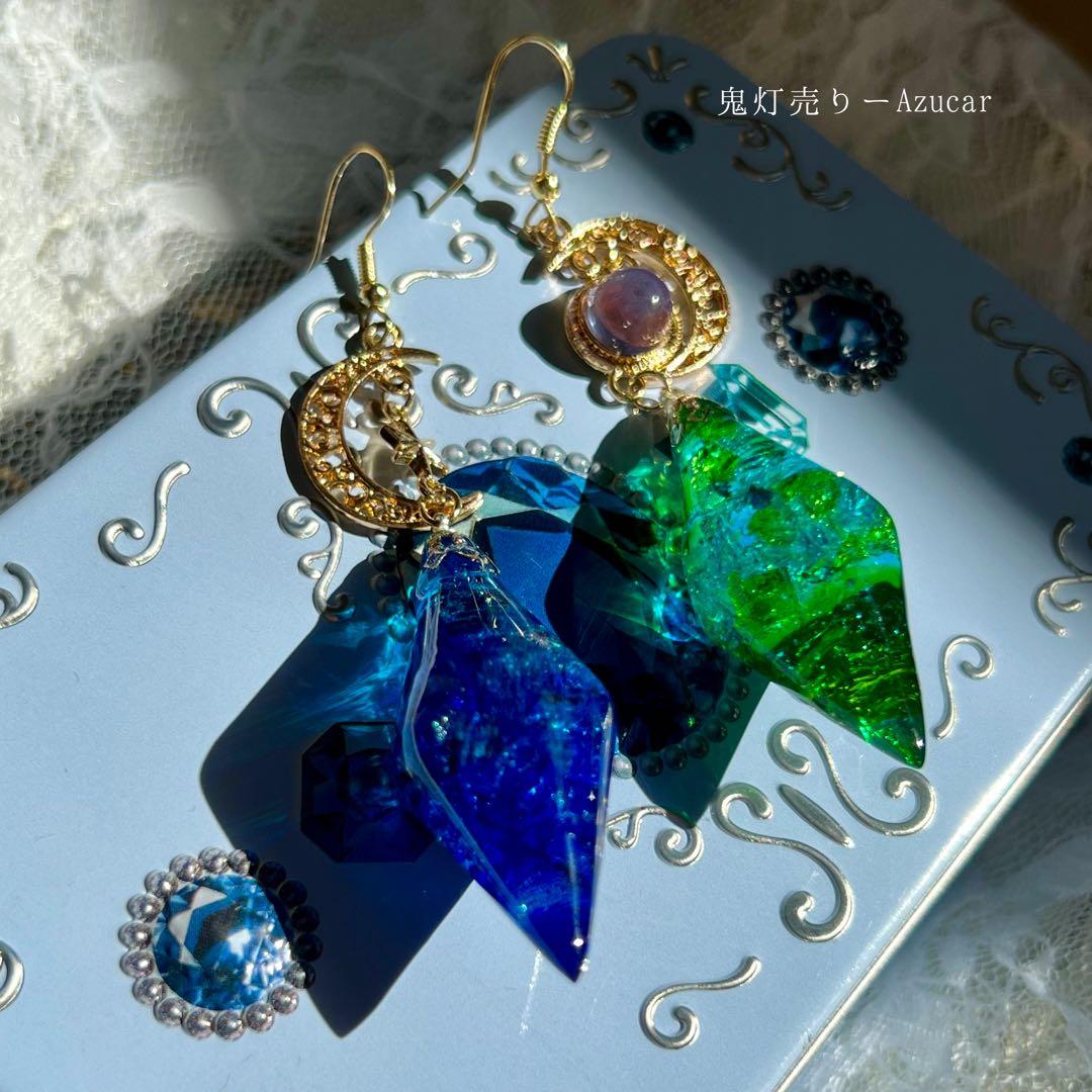 大ぶりアシンメトリー琉球ガラス エメラルド&サファイア レジンピアス/イヤリング