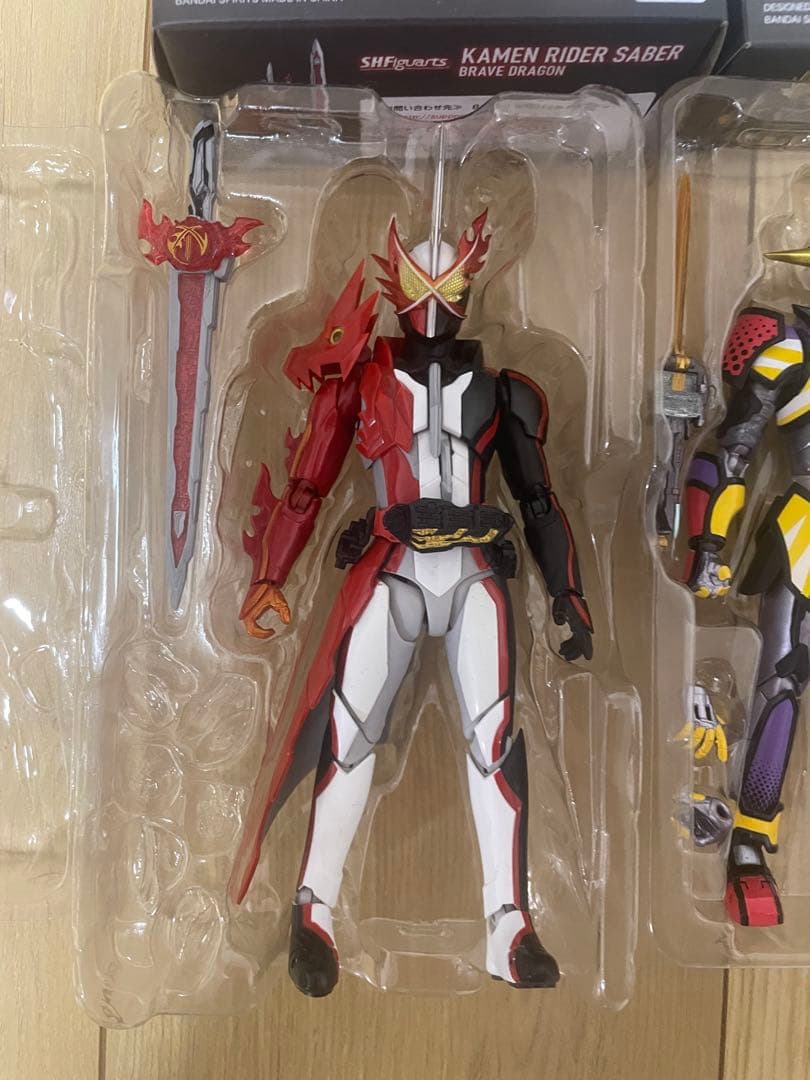s.h.figuarts セイバー　ブレイブドラゴン　最光　フィギュアーツ