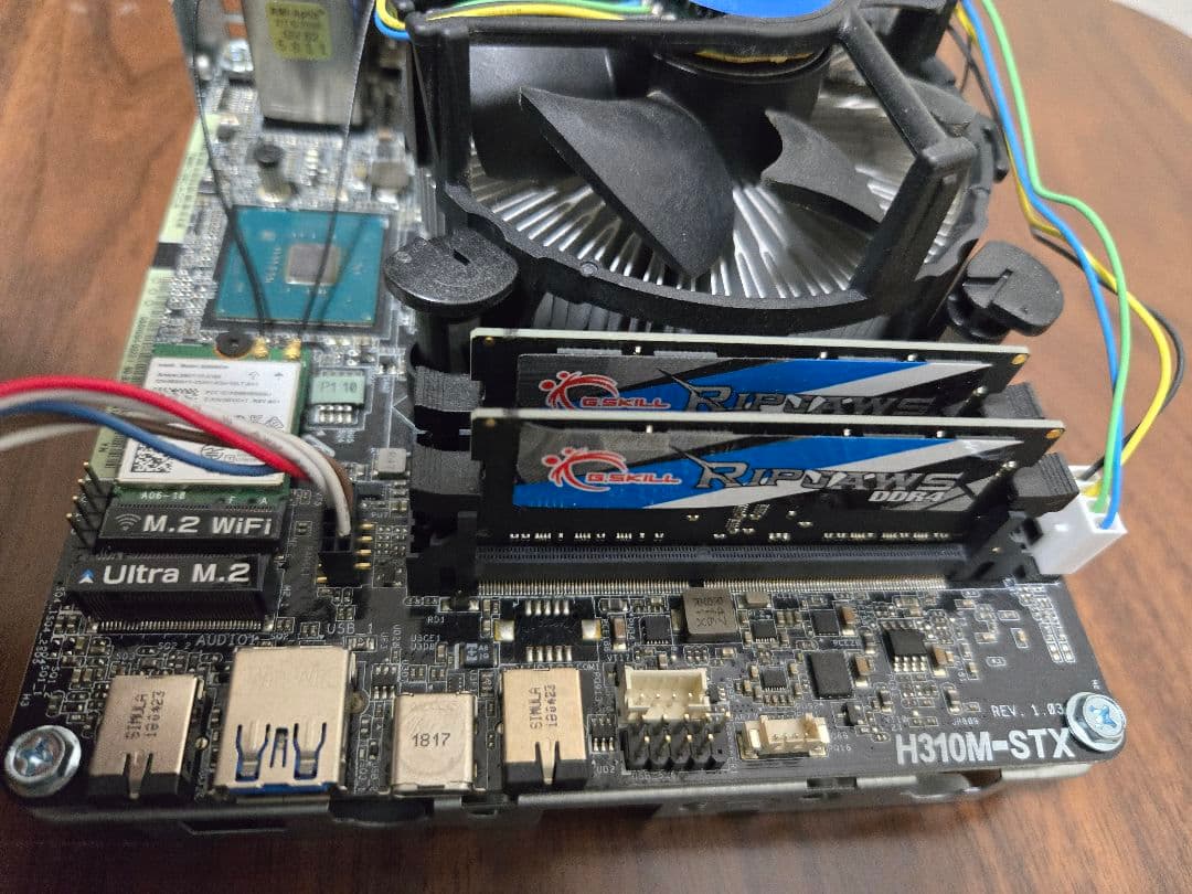 DeskMini 310 i3-8100 メモリ8GB アンテナ増設 箱付き