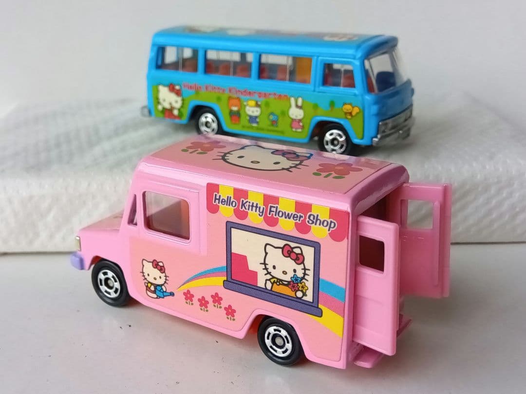 キャラトミカ ハロー キティ お仕事カーセット２ ４台