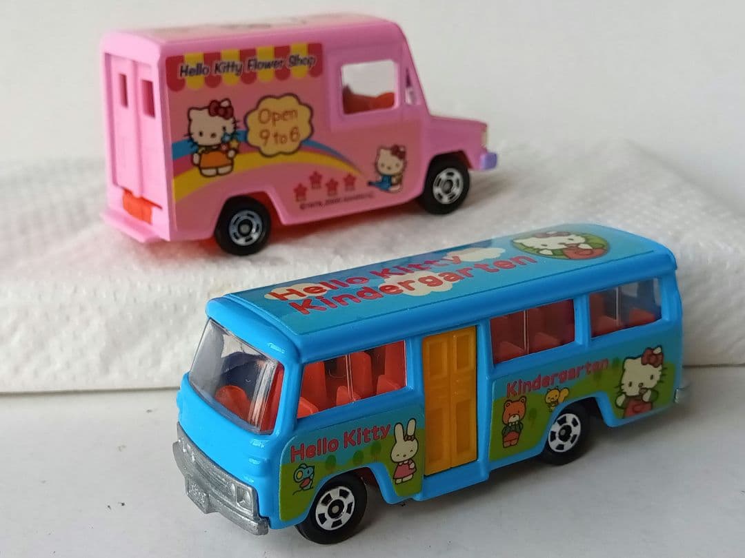 キャラトミカ ハロー キティ お仕事カーセット２ ４台